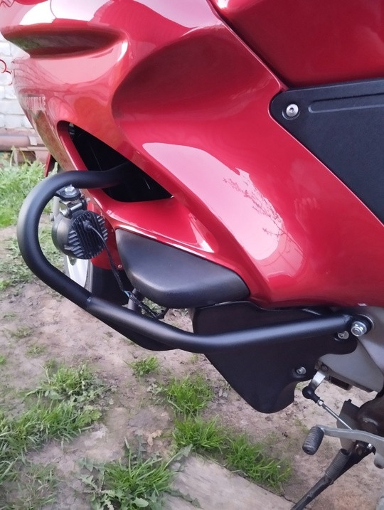 Защитные дуги с креплением дополнительного света для Honda NTV650 Deauville (1998-2005)